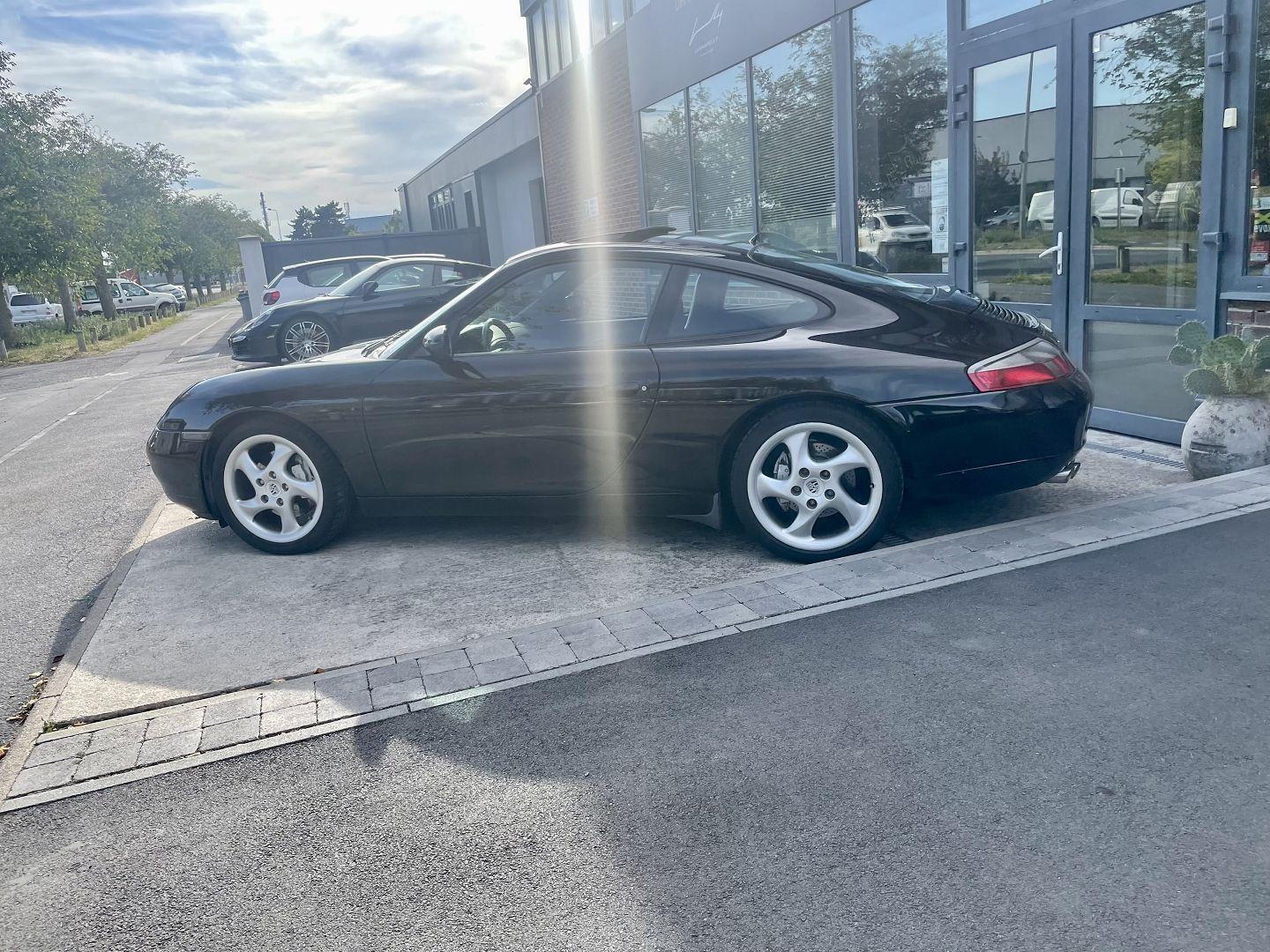 PORSCHE 911 COUPE