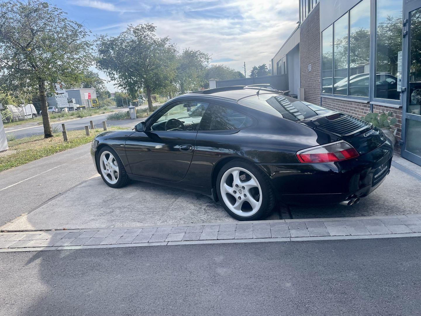 PORSCHE 911 COUPE