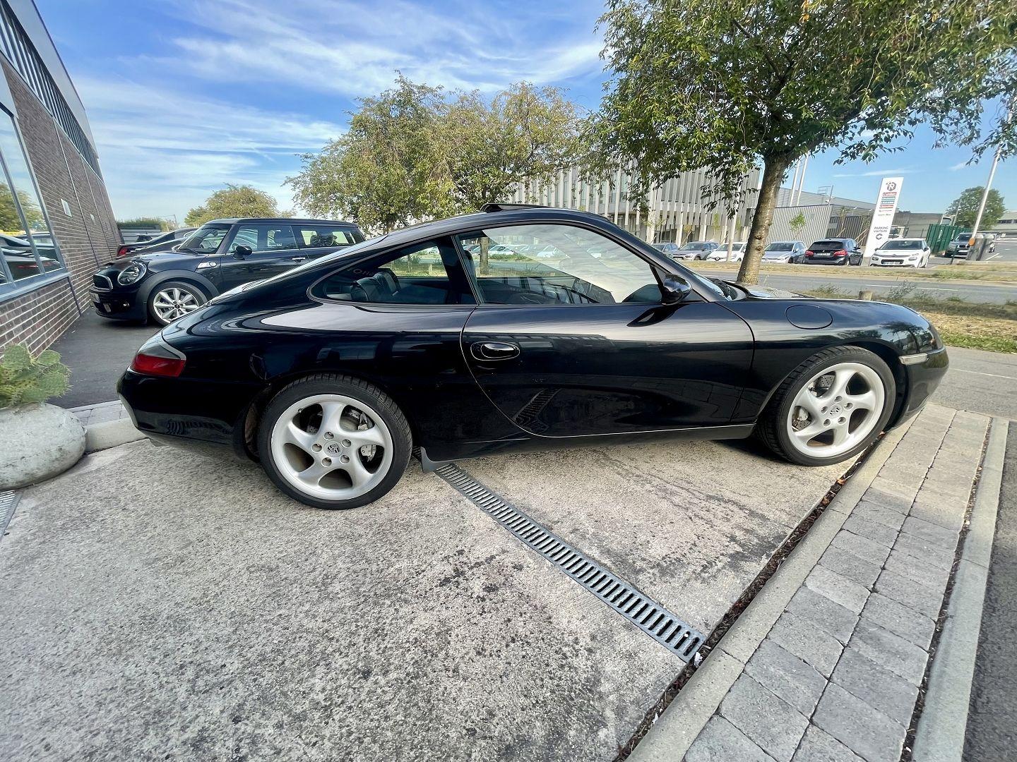 PORSCHE 911 COUPE