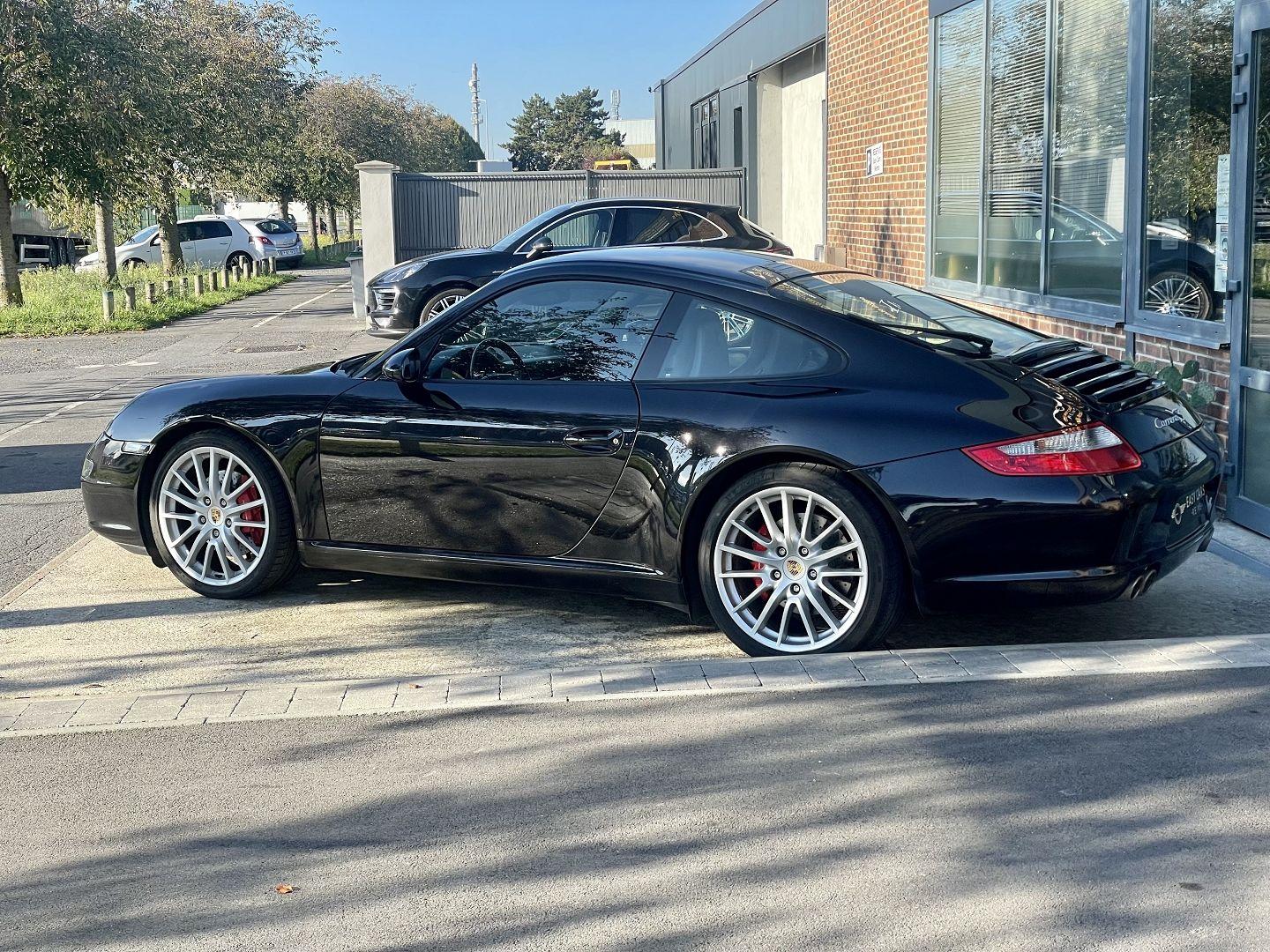 PORSCHE 911 COUPE