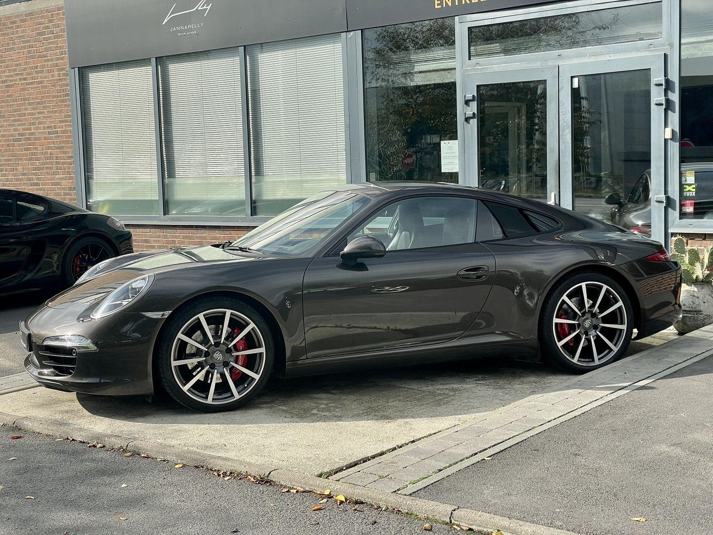 PORSCHE 911 COUPE