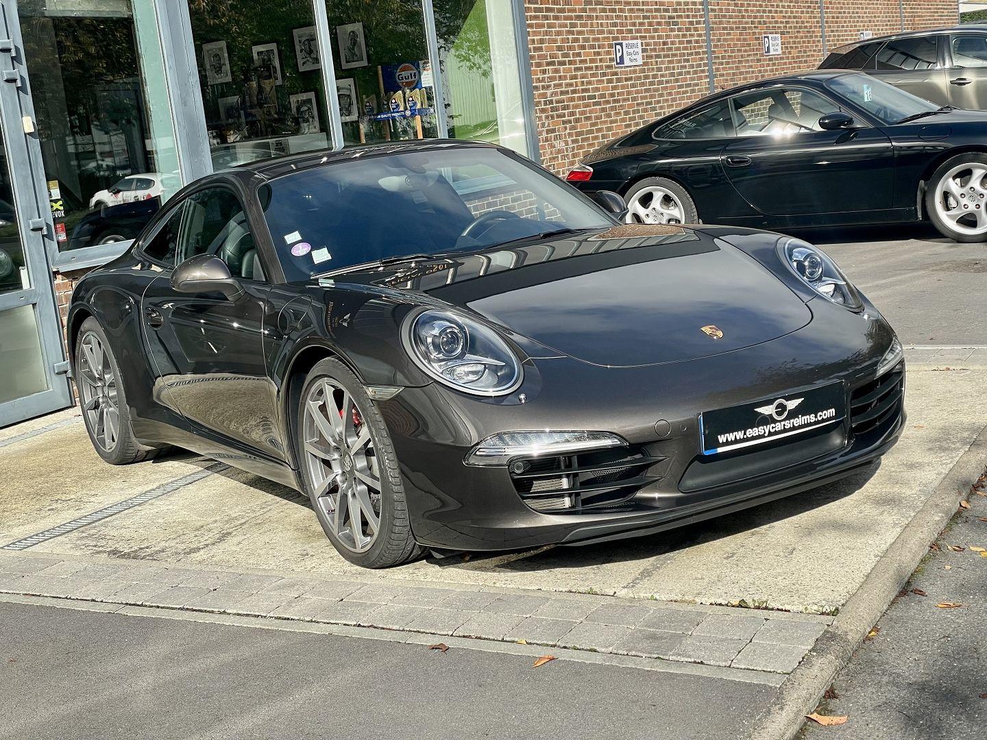PORSCHE 911 COUPE