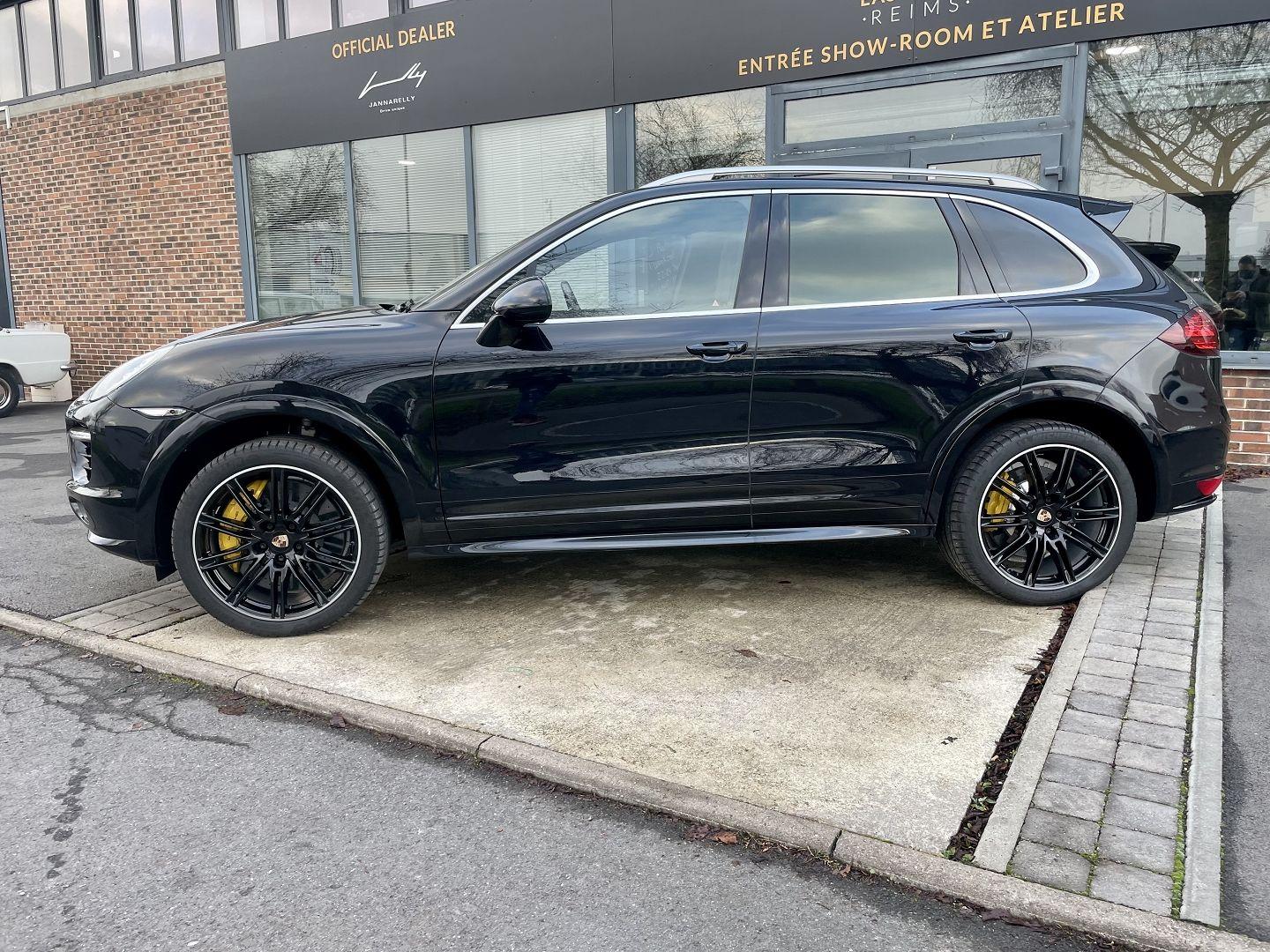PORSCHE CAYENNE
