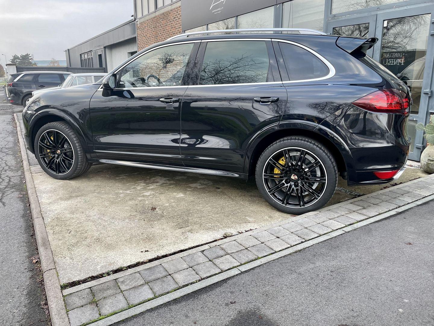 PORSCHE CAYENNE
