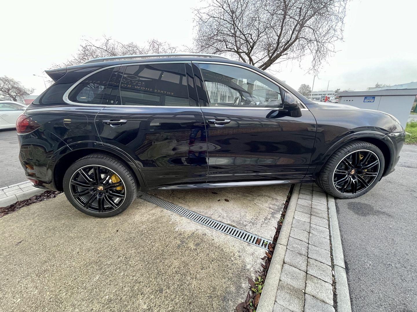 PORSCHE CAYENNE