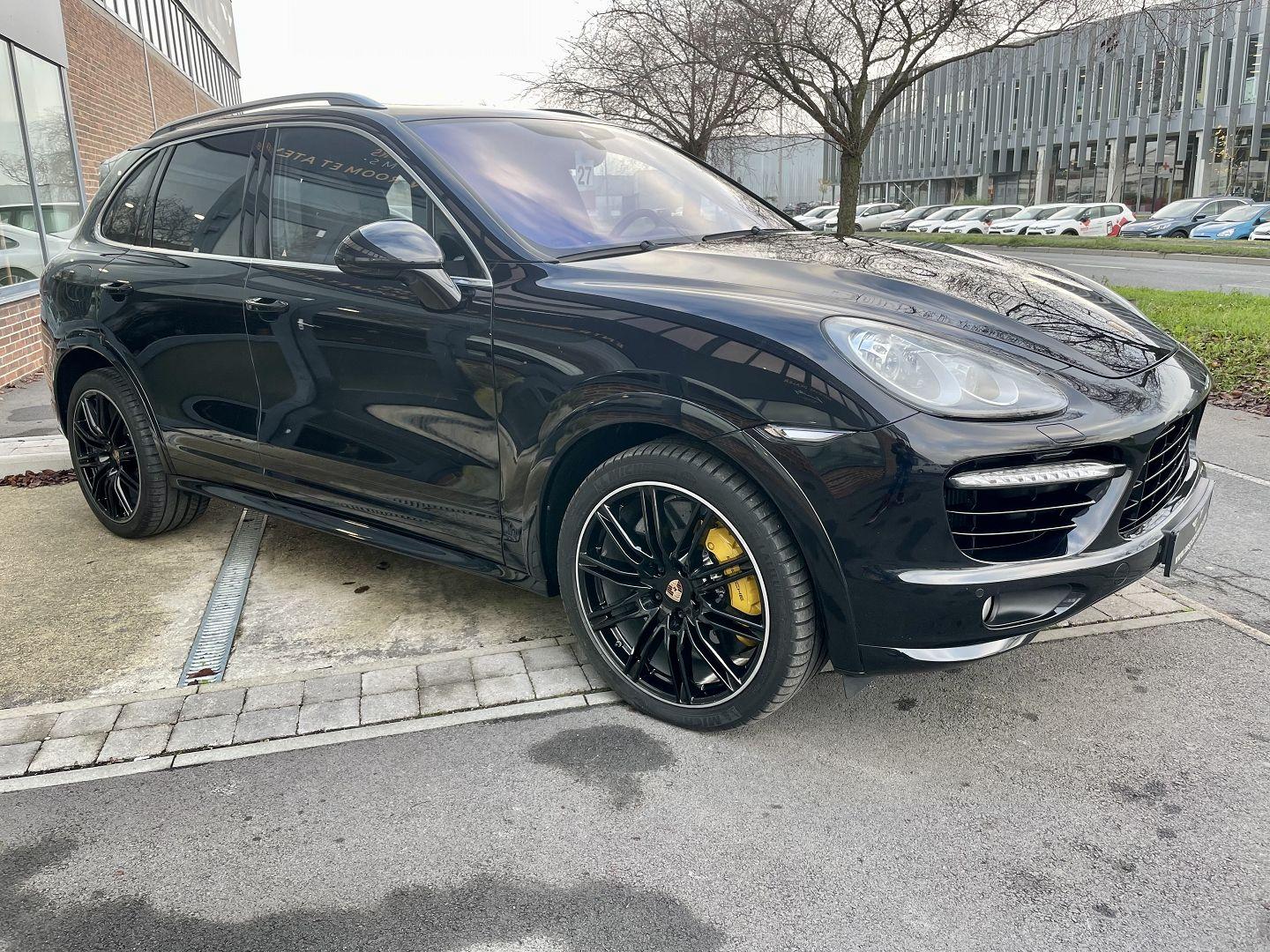 PORSCHE CAYENNE