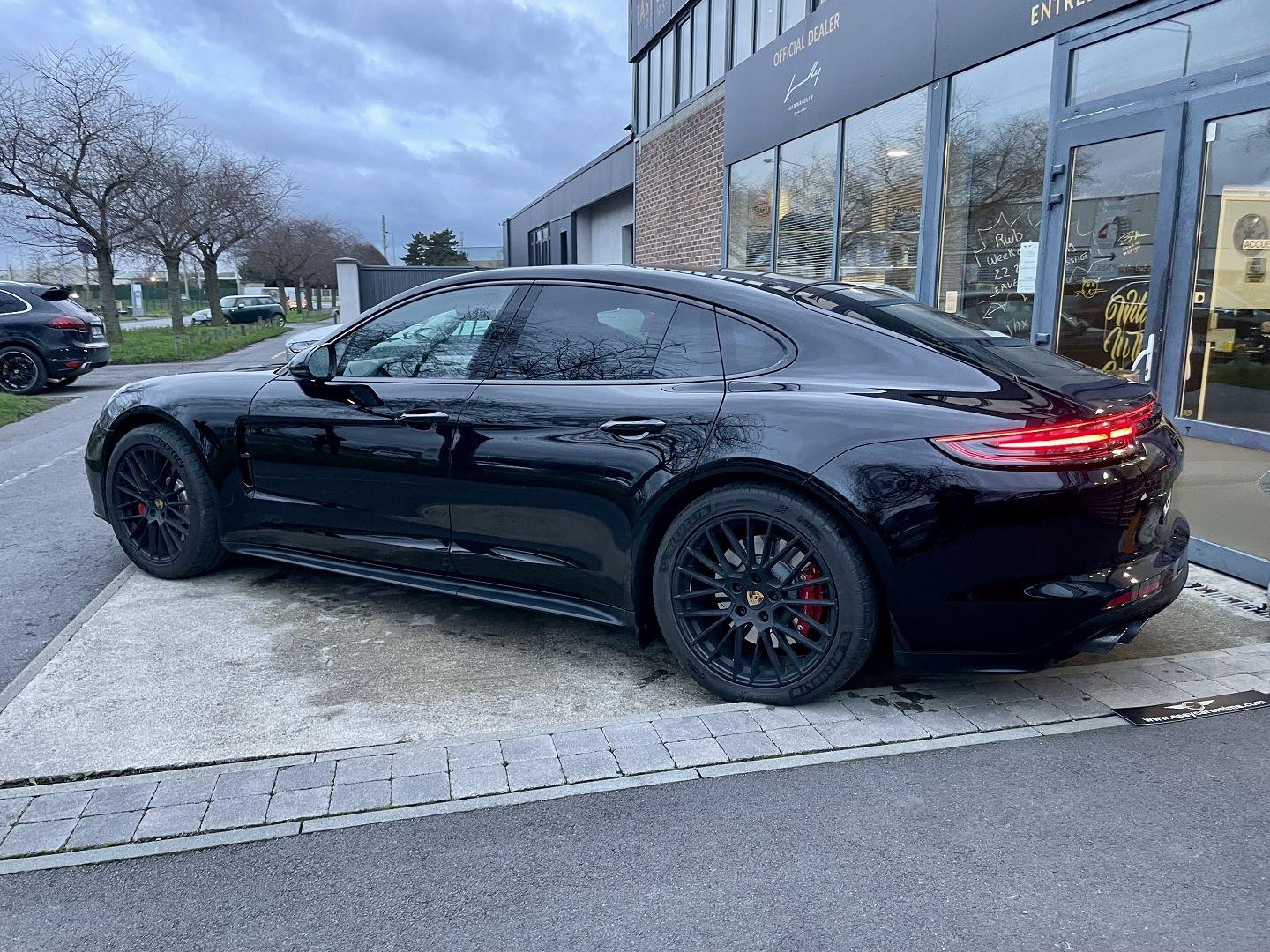 PORSCHE PANAMERA