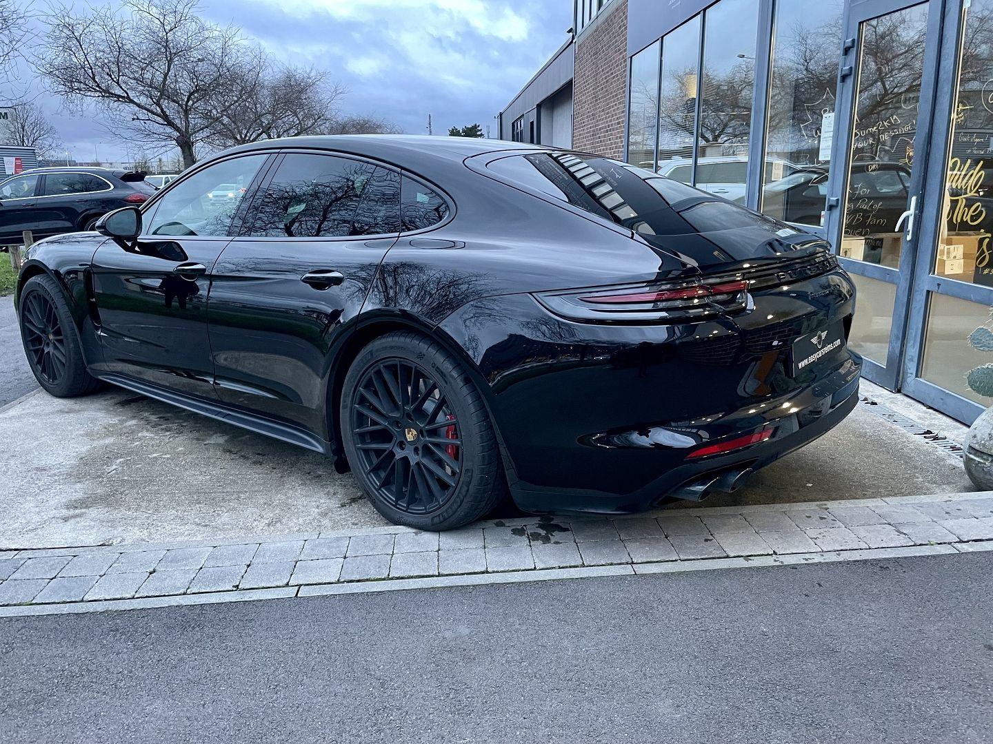 PORSCHE PANAMERA