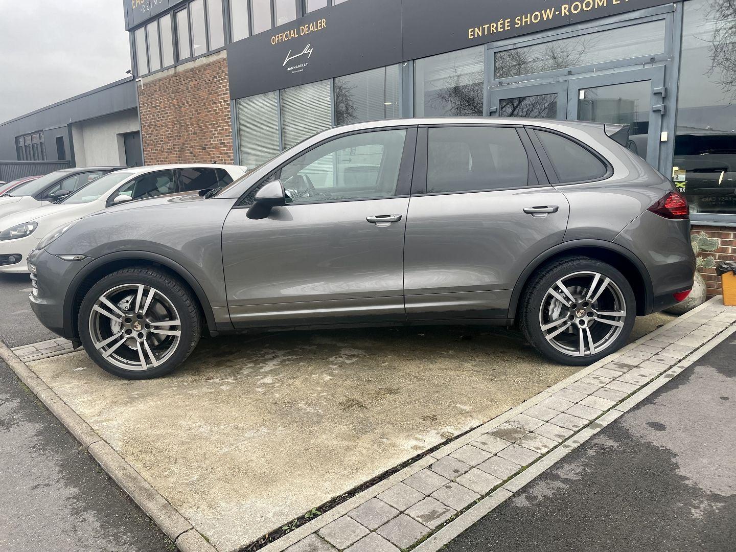 PORSCHE CAYENNE